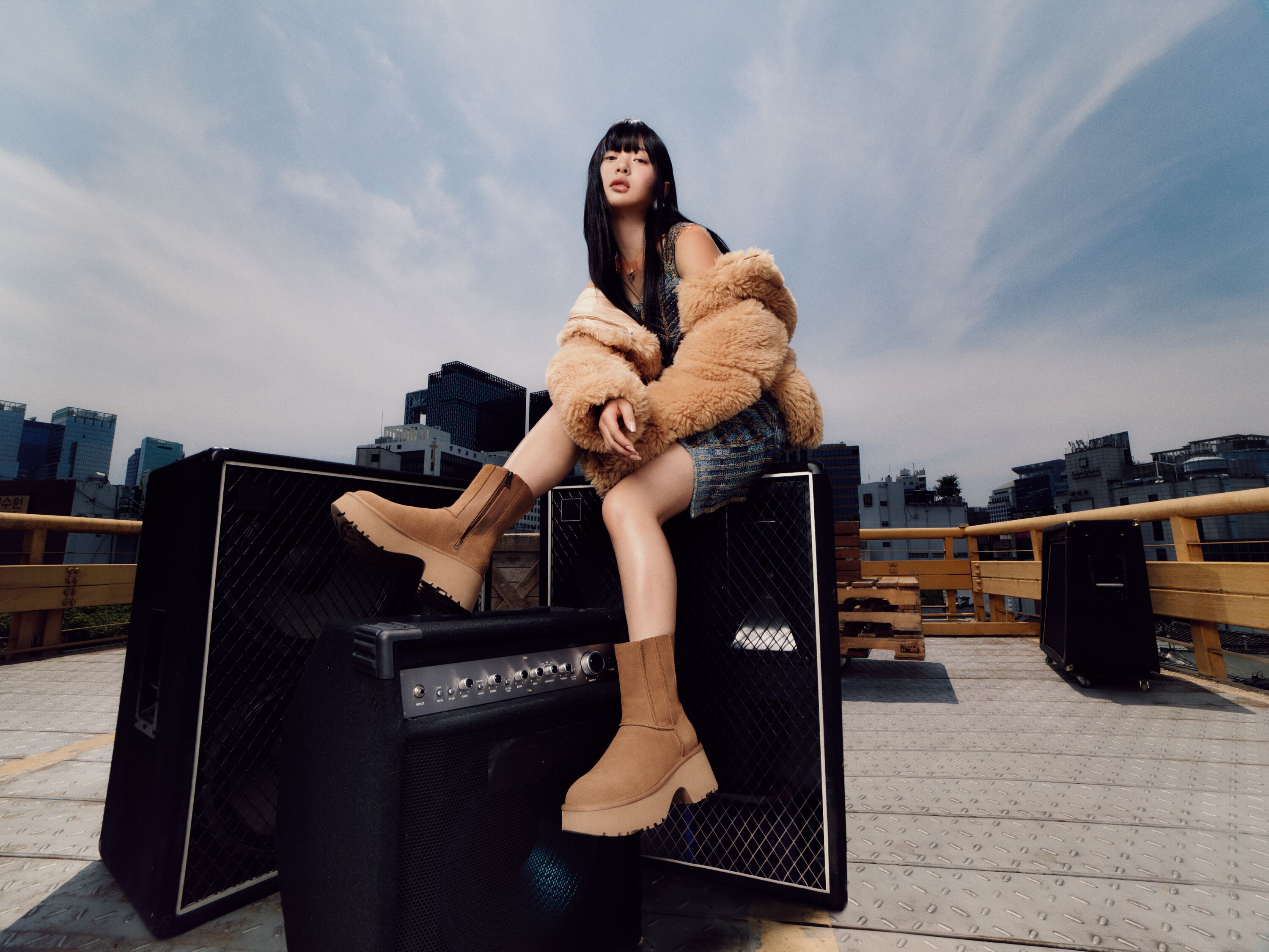 秋のおしゃれは足元から。UGG®︎のスタイリッシュなヒールブーツでファッション感度を高めよう