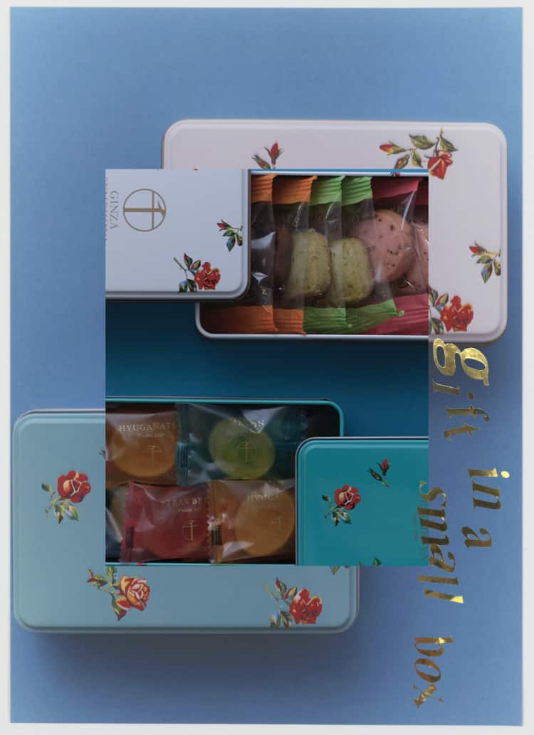 Gift in a small box.<br class="sp">（to whom?） #05