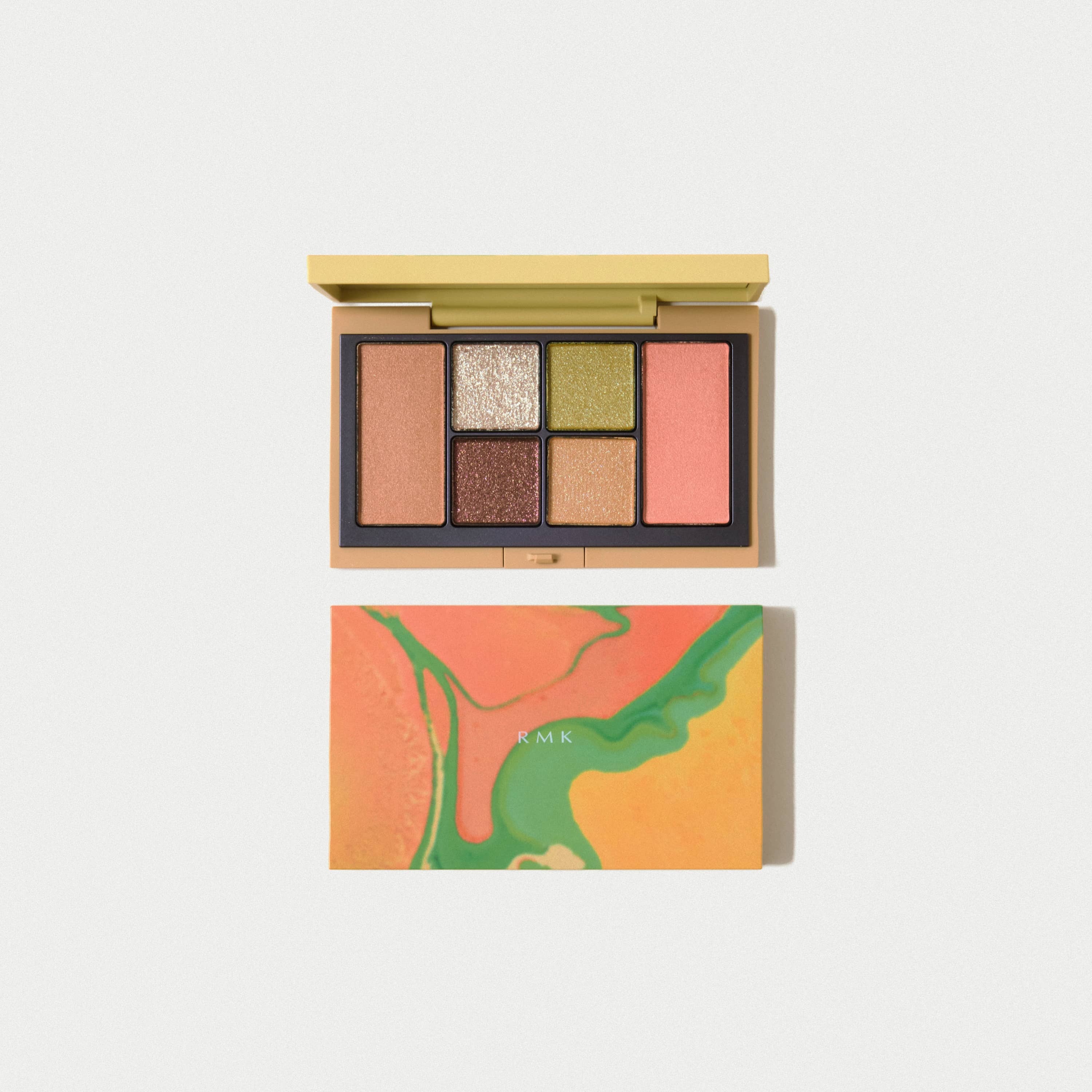 アールエムケーのアイズ & ブラッシュ パレット