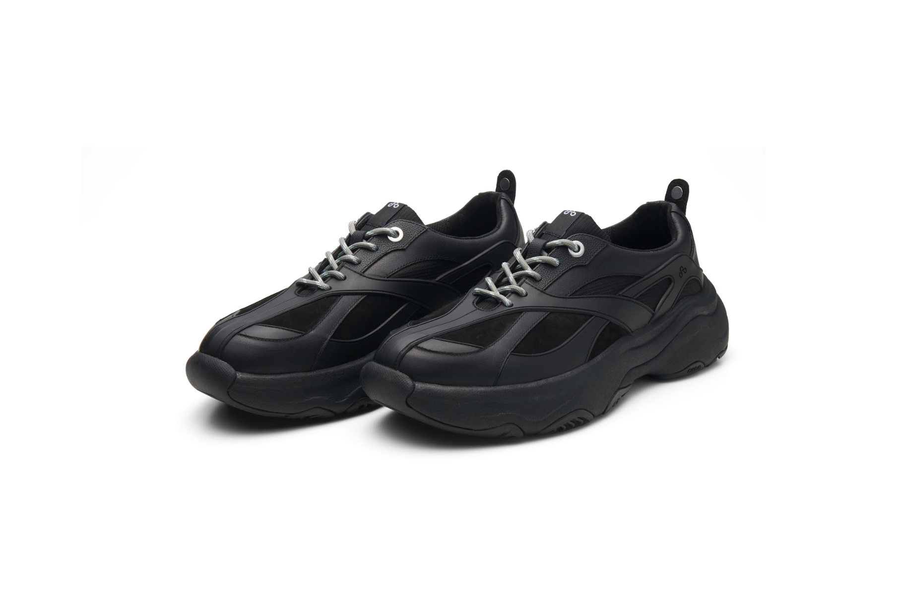 OAOが手がける新作シューズ「LES ARCS BOOTS LOW」と「THE CURVE 2」が 