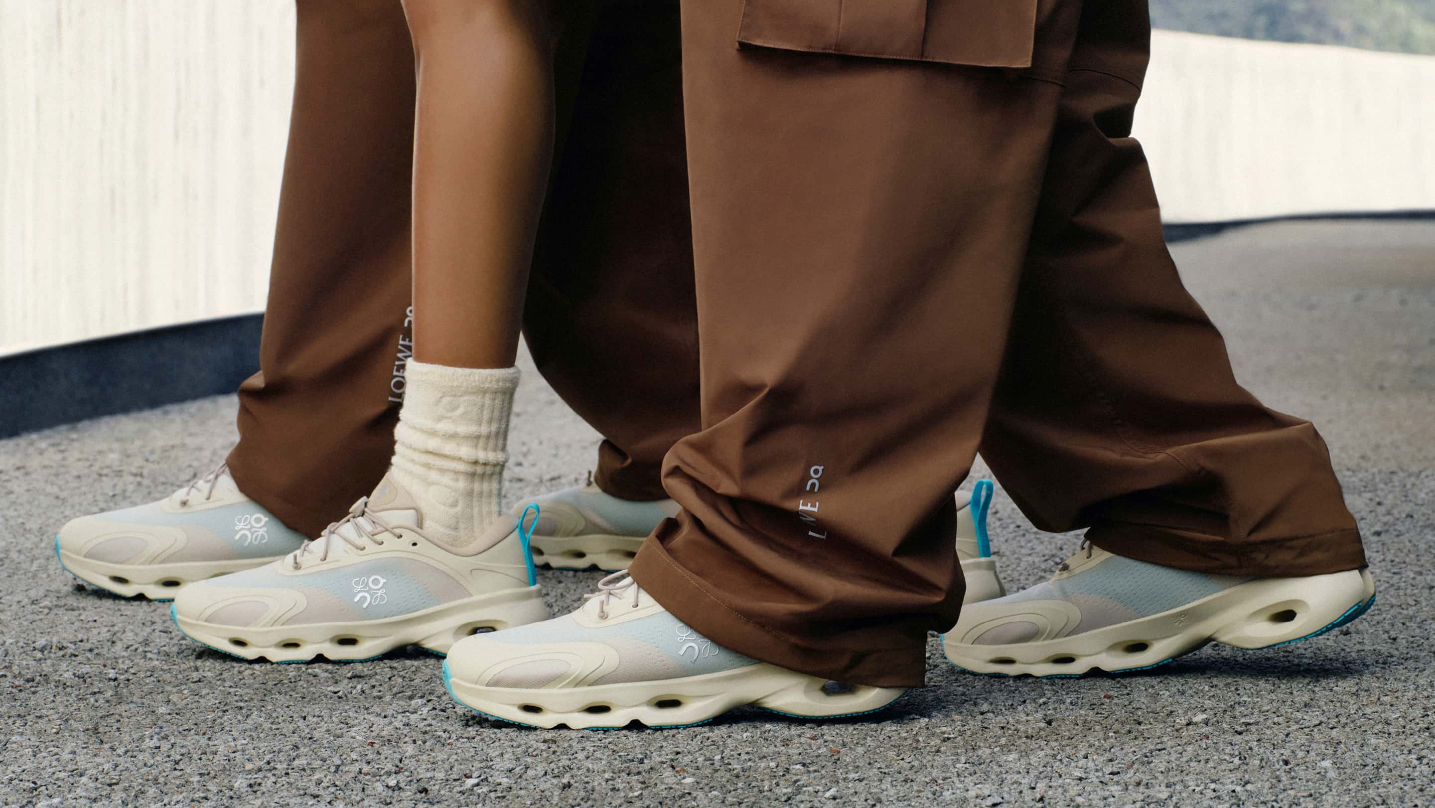 クラフトが走り出す。LOEWE × Onの限定スニーカー「クラウドソロ」が登場。