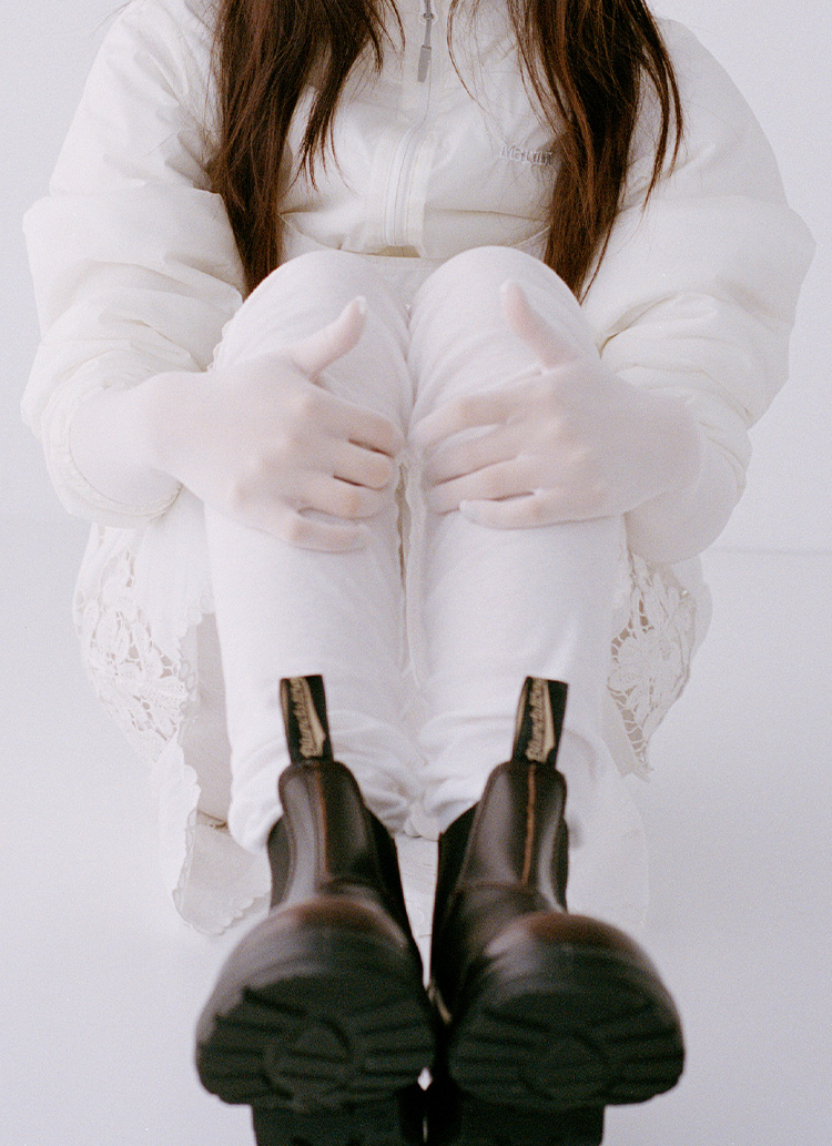 冬を刻む足もとに、ブランドストーン。