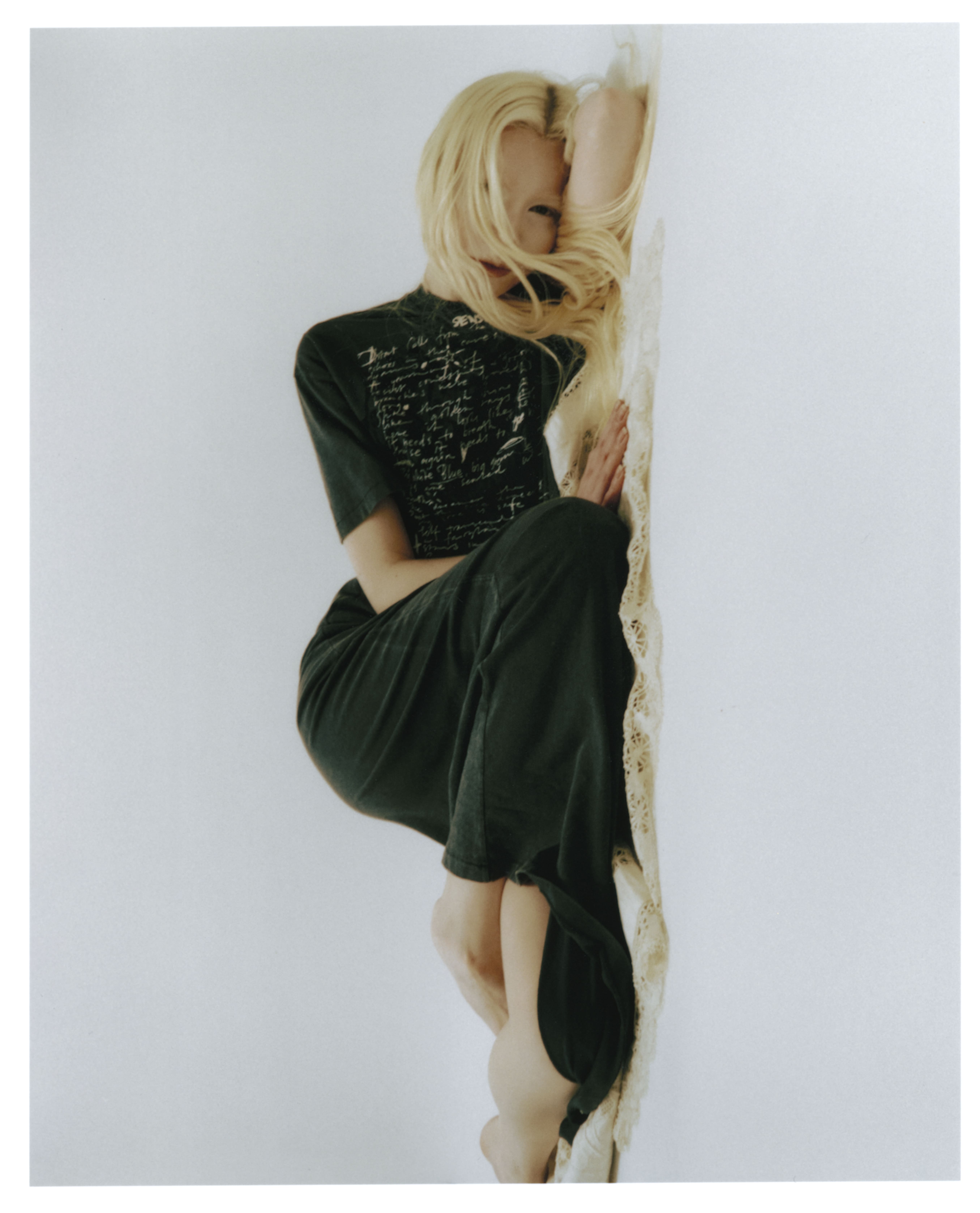 自然のなかで波を待つ静けさを描く、Stockholm Surfboard Clubの26年秋冬コレクション。