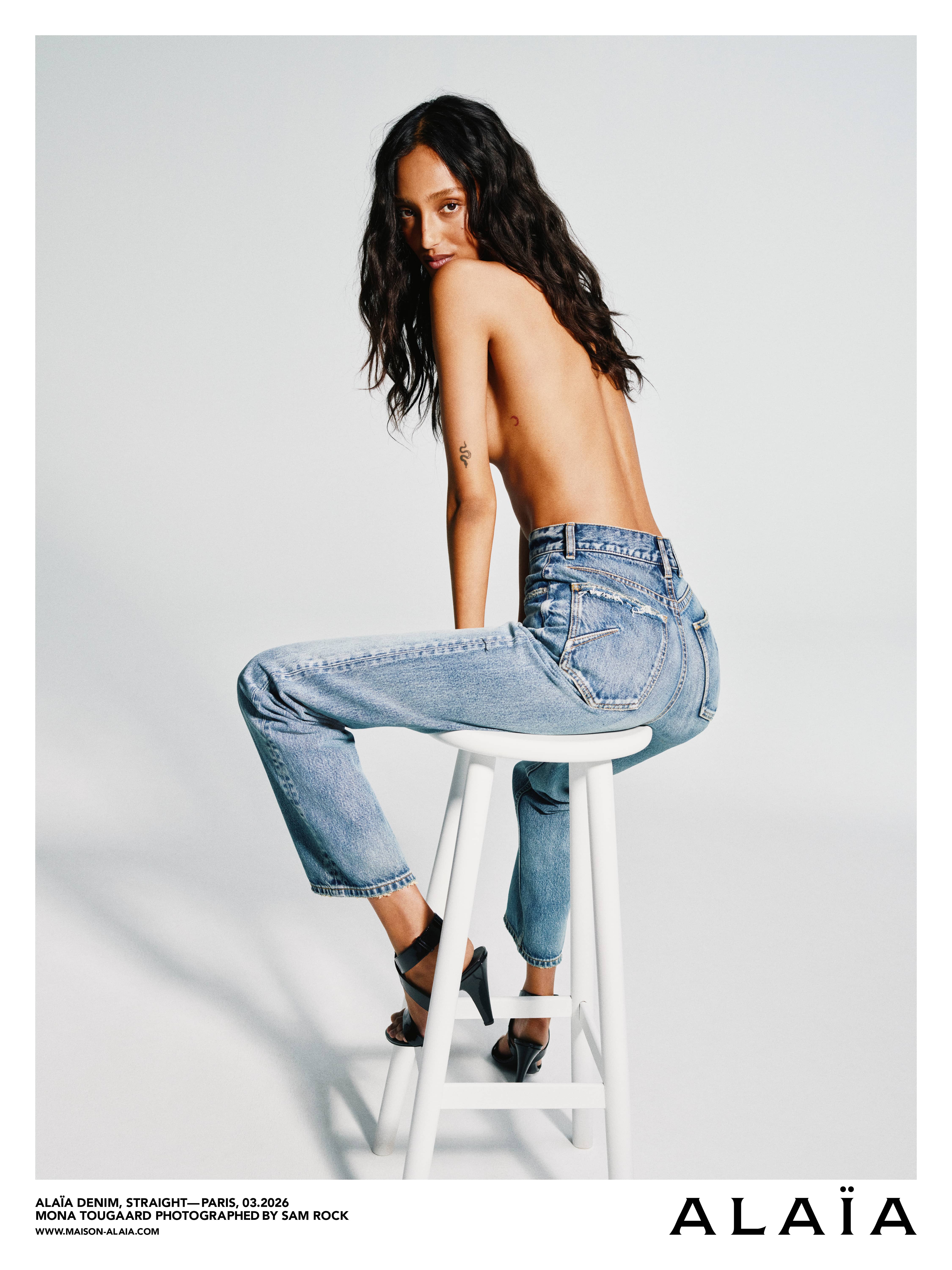 ALAÏAから、体のラインを美しく整える新作デニムコレクションが到着 