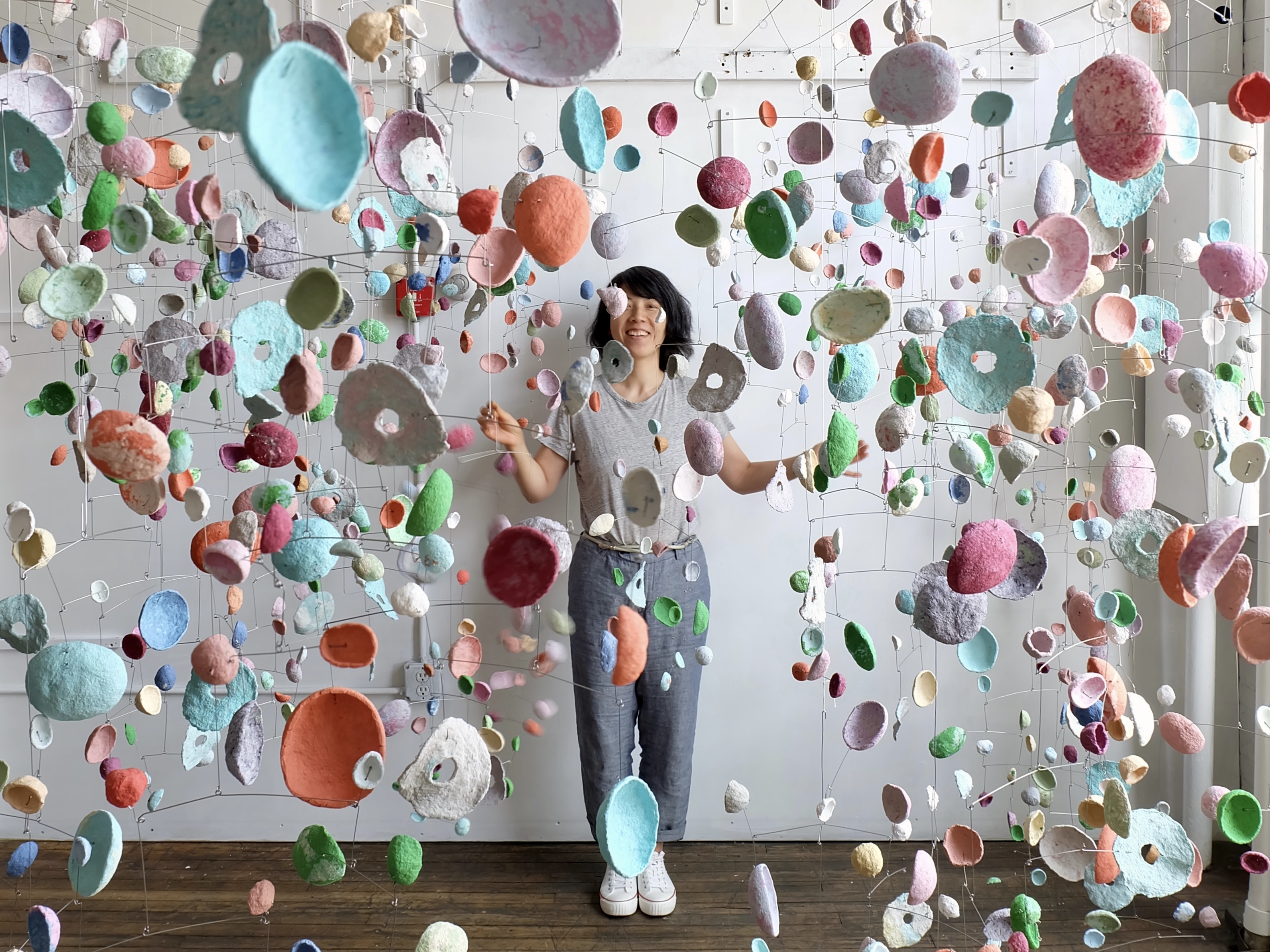 記憶をまとう色彩が空間を彩る、NY拠点のアーティスト西川裕子氏の作品展をTRUNK(HOTEL) CAT STREETで開催中。