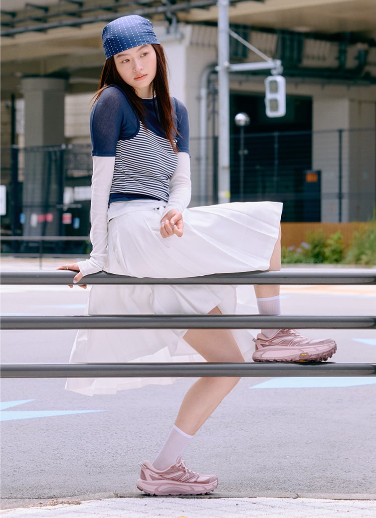 街に映えるHOKA。 <br>履いて、どこへ出かけよう