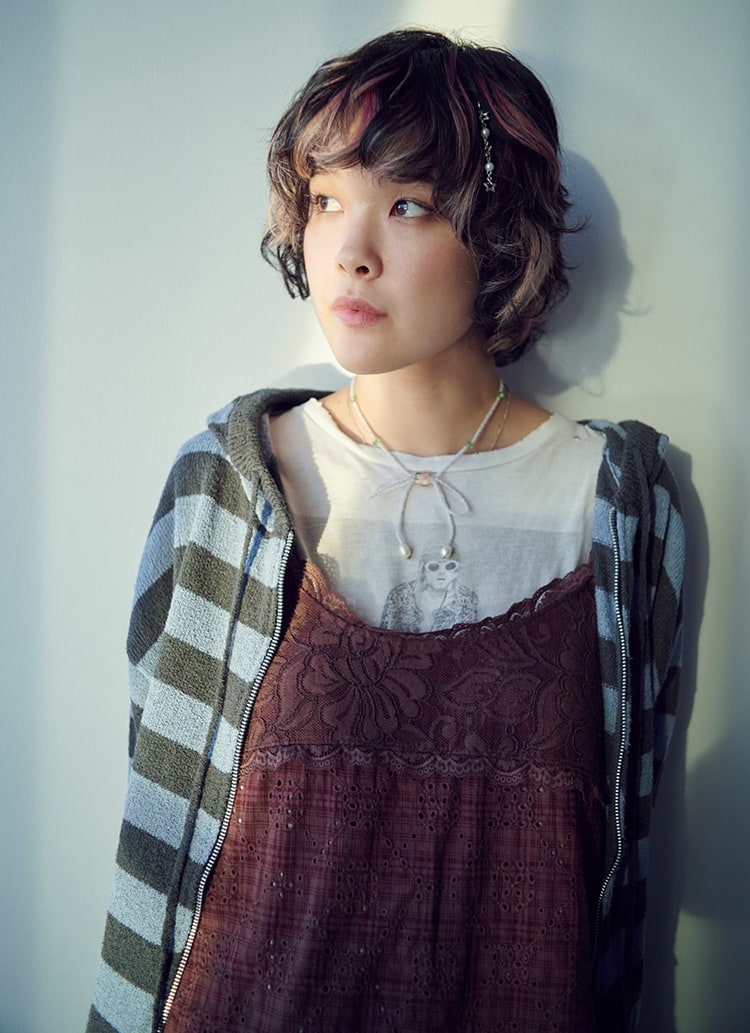 “ありのまま”をさらけ出す、MEI SEMONESの音楽。